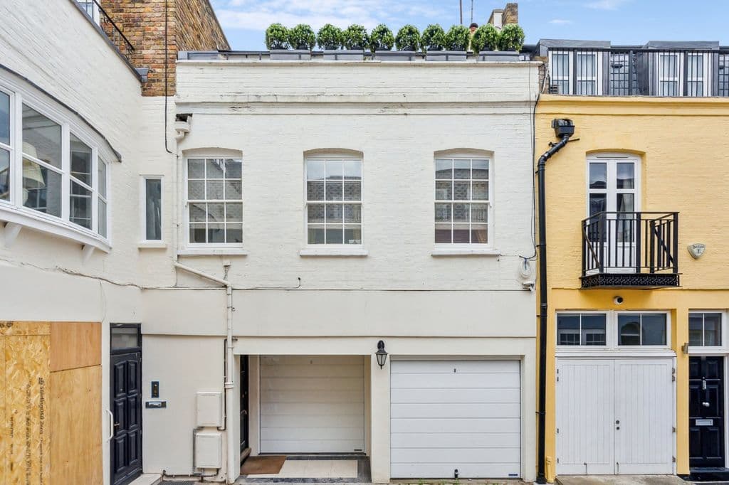 View property at Princes Gate Mews, Knightsbridge SW7