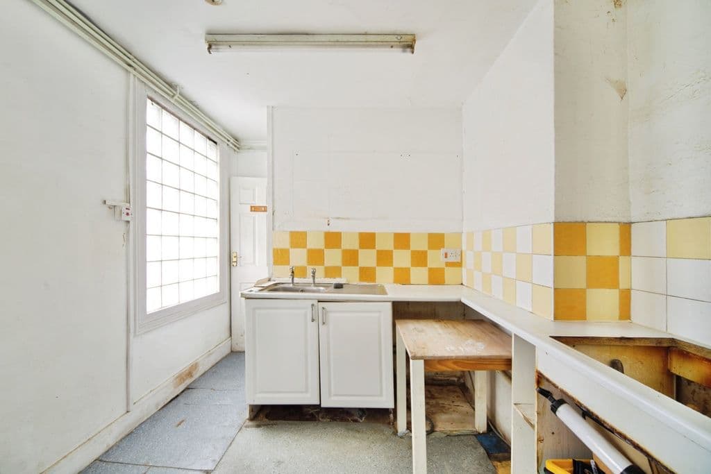 Westerham Road, London E10 - Image 11