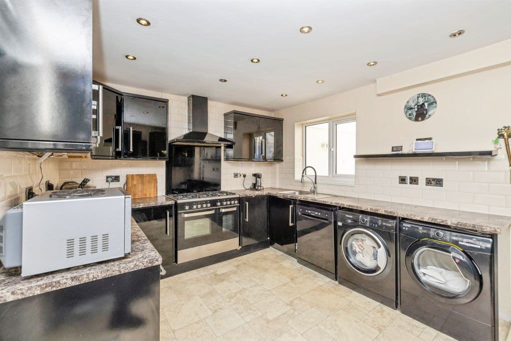Hamilton Road, Watford WD19 - Image 3