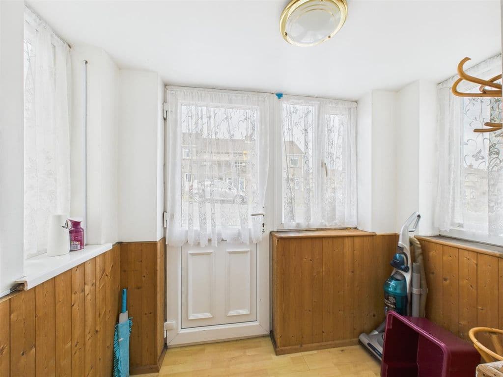 69 Observatory Avenue, Milford Haven SA73 - Image 2