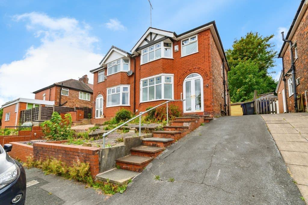 View property at Vernon Drive, Prestwich, Manchester, Greater Manchester M25