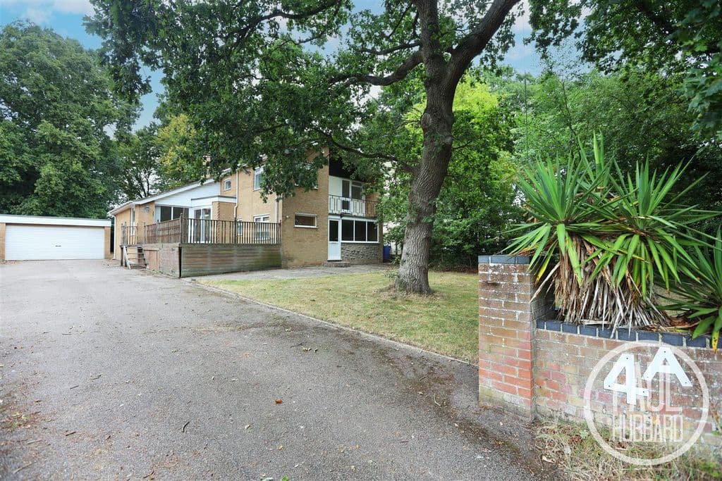 Gunton Avenue, Gunton, Suffolk NR32 - Image 2