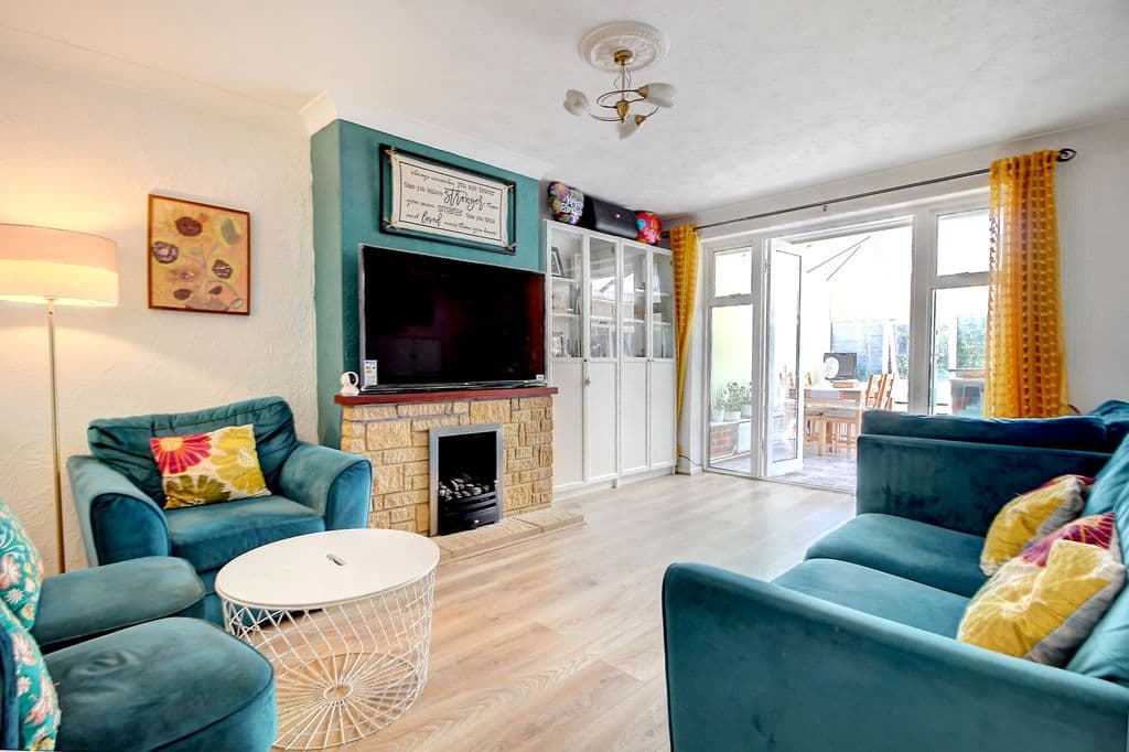 Flaxman Close, Reading RG6 - Image 2