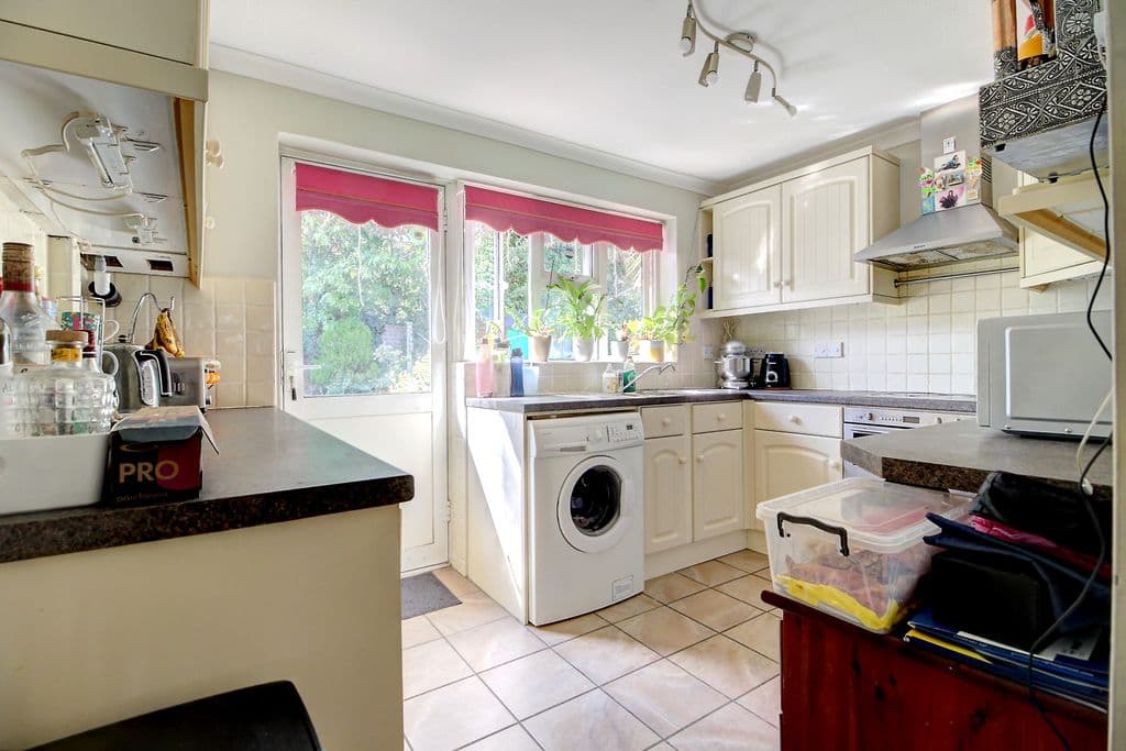 Flaxman Close, Reading RG6 - Image 4
