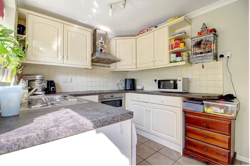 Flaxman Close, Reading RG6 - Image 5