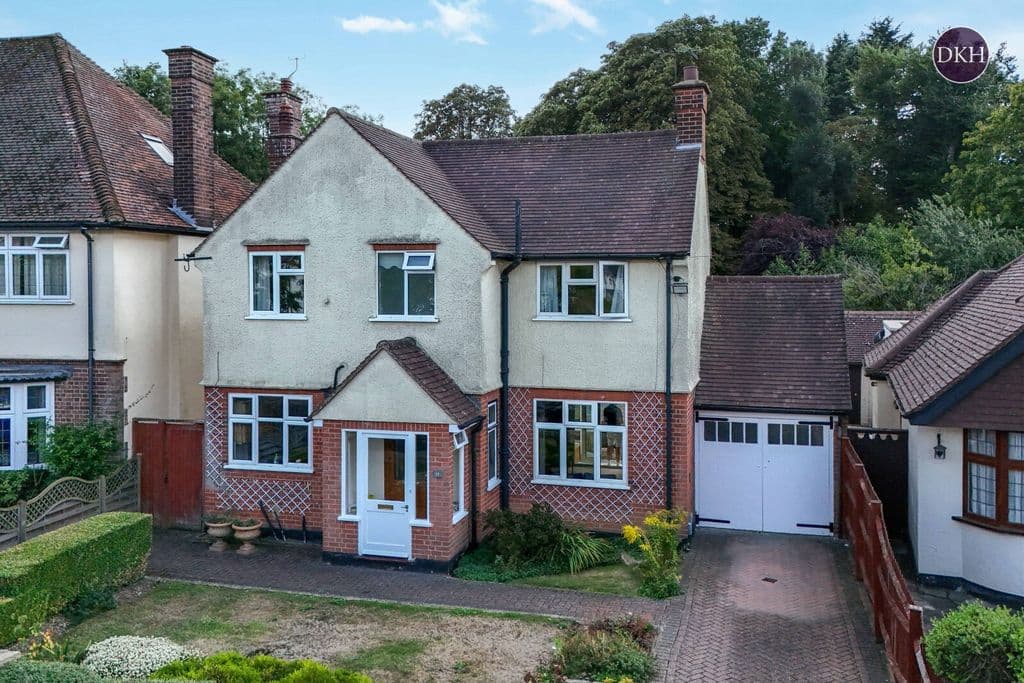 Cassiobury Drive, Watford, Hertfordshire WD17 - Image 1