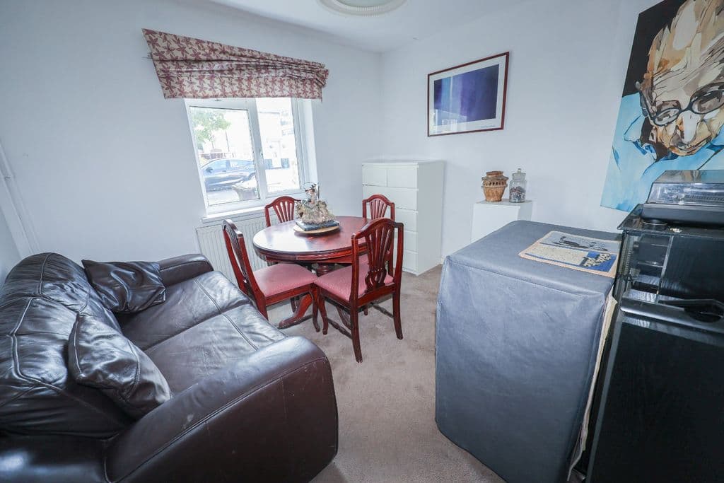 Carlyle Walk, Lincoln LN2 - Image 3