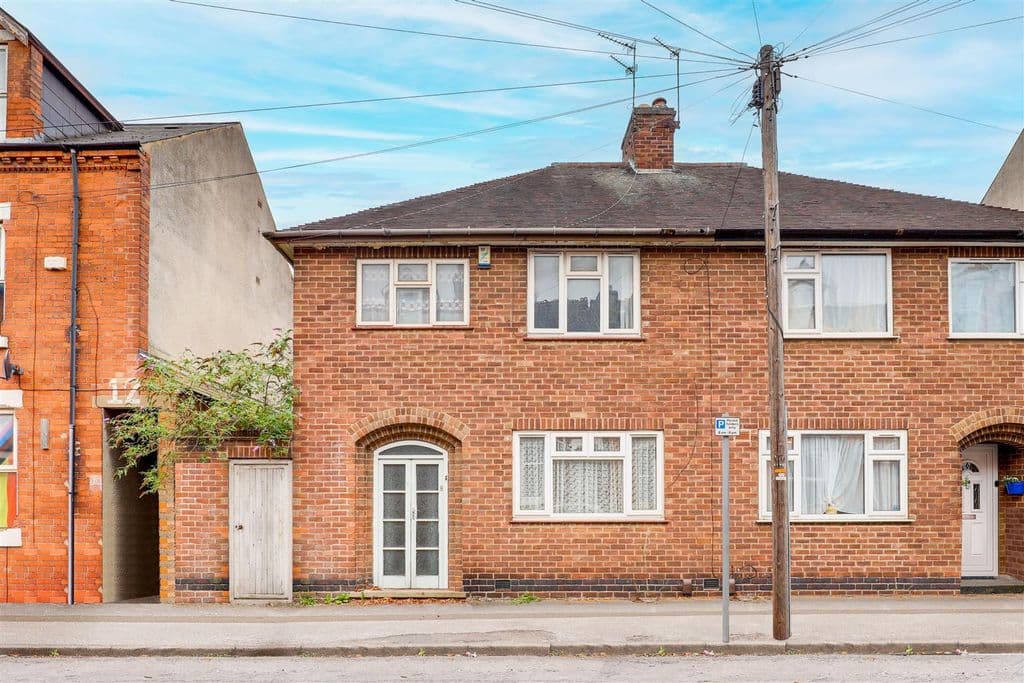 View property at Lees Hill Street, Sneinton, Nottinghamshire NG2