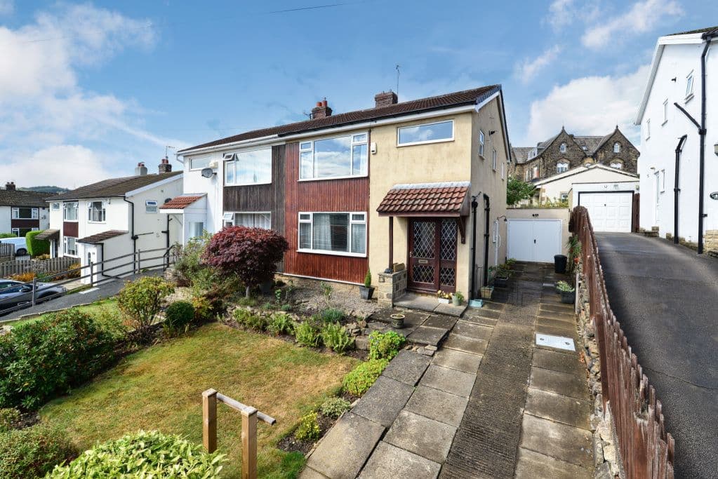 View property at Priory Close, Bingley, West Yorkshire BD16
