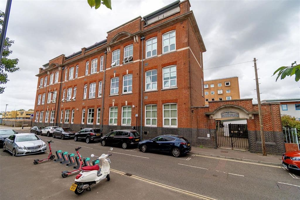 Andersons Road, Southampton SO14 - Image 1