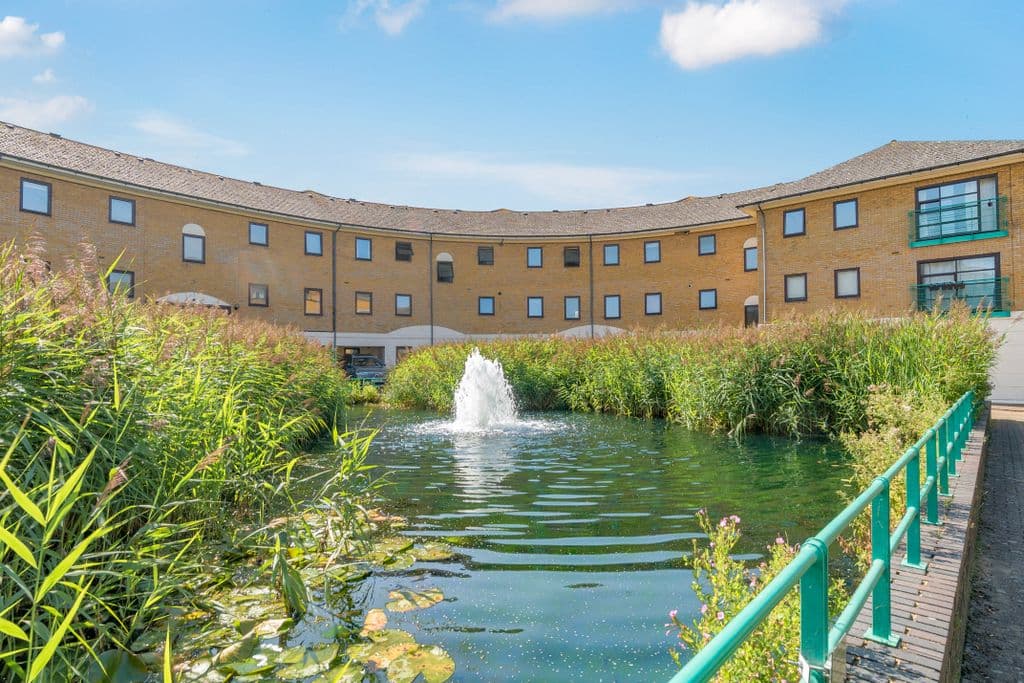 View property at Plover Way, London SE16