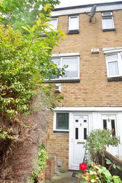 Whinchat Road, West Thamesmead SE28 - Image 2
