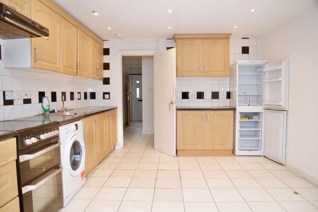 Whinchat Road, West Thamesmead SE28 - Image 4