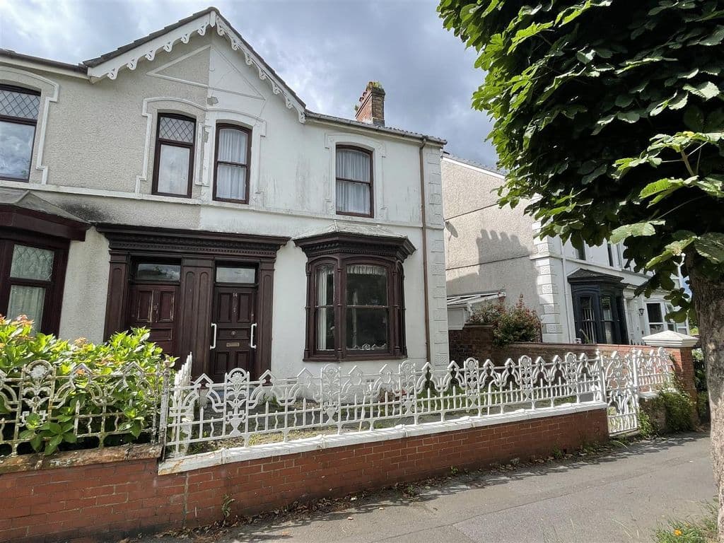 View property at College Square, Llanelli SA15