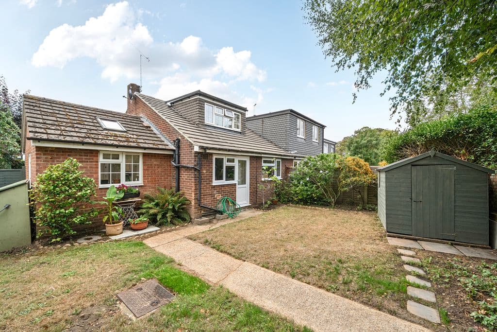 Matthew Arnold Close, Cobham KT11 - Image 1