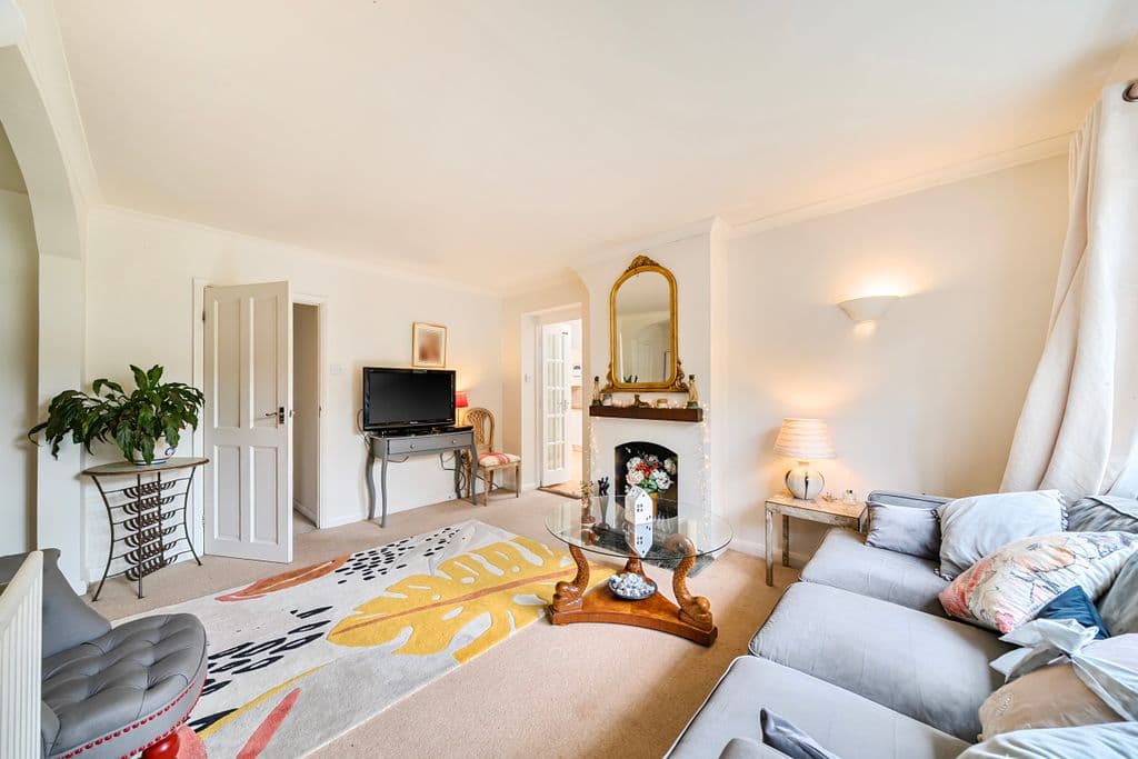 Matthew Arnold Close, Cobham KT11 - Image 2