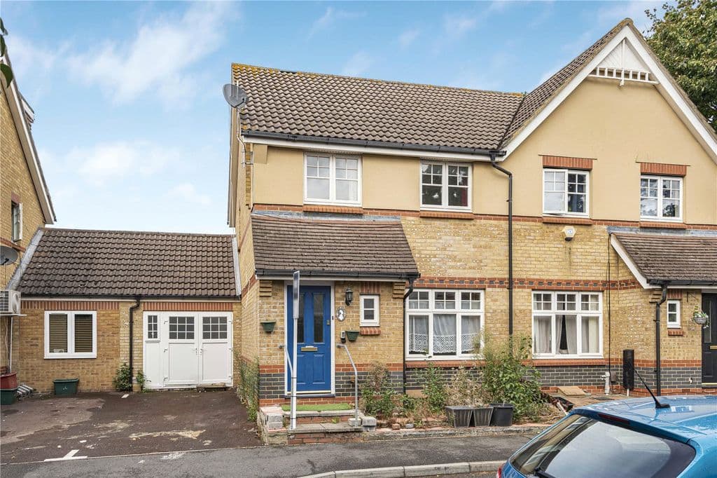Avondale Gardens, Hounslow TW4 - Image 1