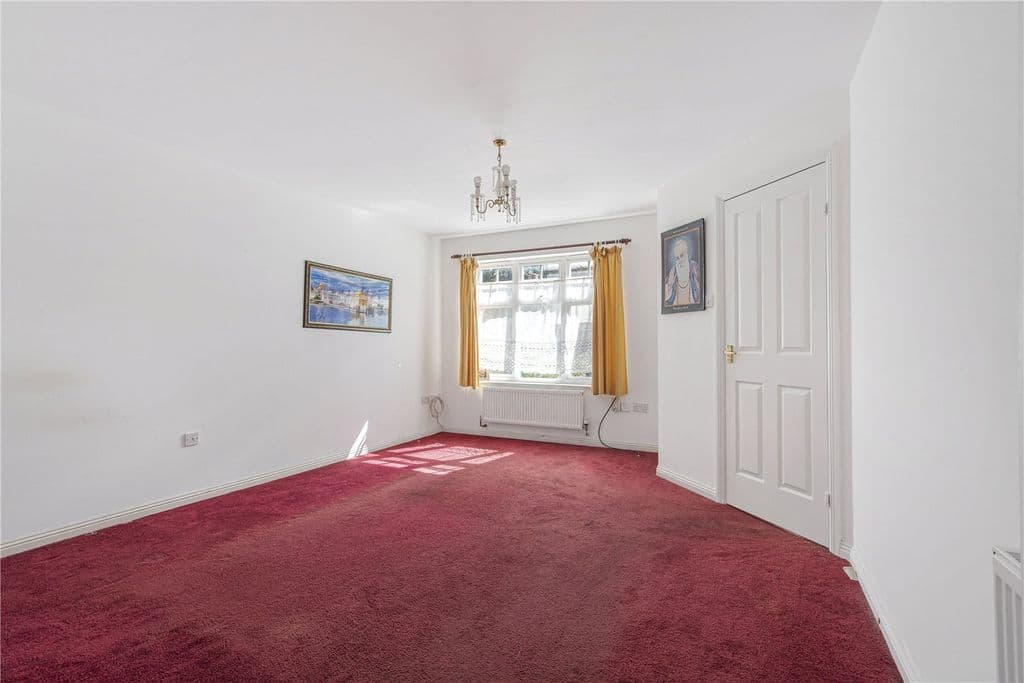 Avondale Gardens, Hounslow TW4 - Image 2