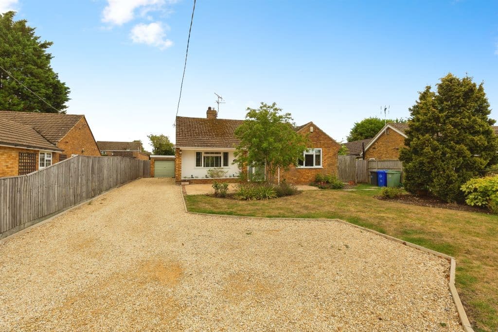 Chestnut Way, Longwick, Princes Risborough HP27 - Image 1