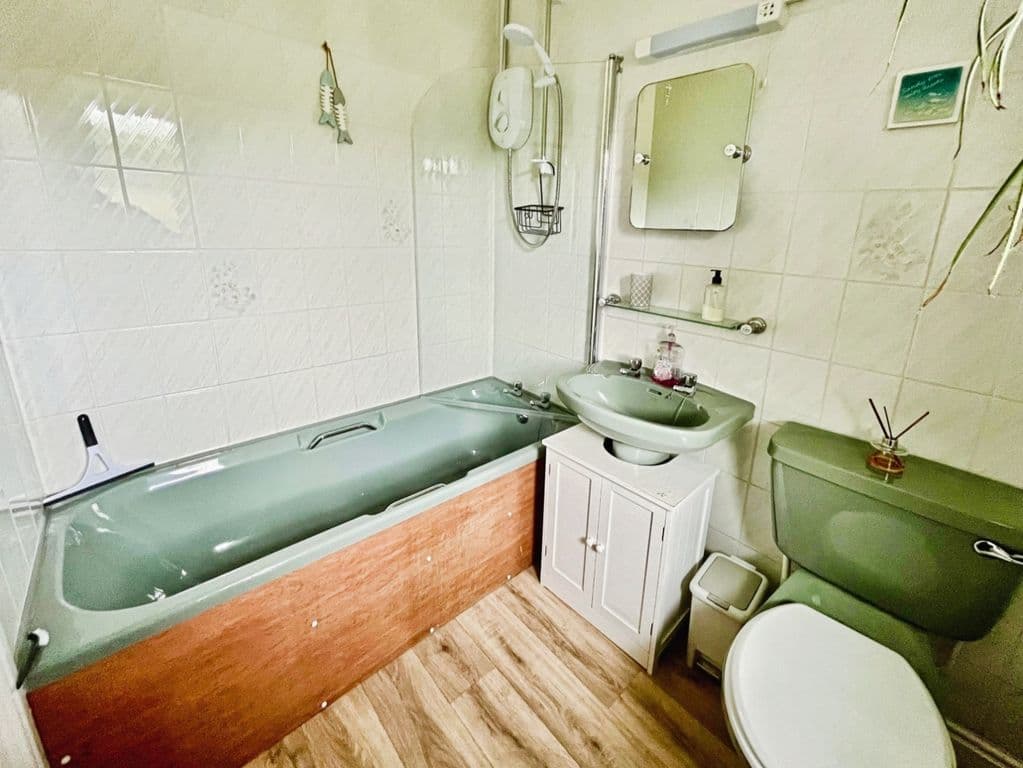 Bungalow In Village Location, Goldsithney TR20 - Image 10