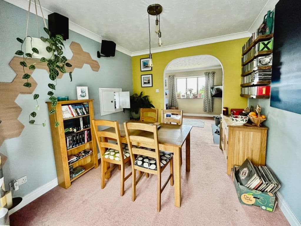 Bungalow In Village Location, Goldsithney TR20 - Image 11