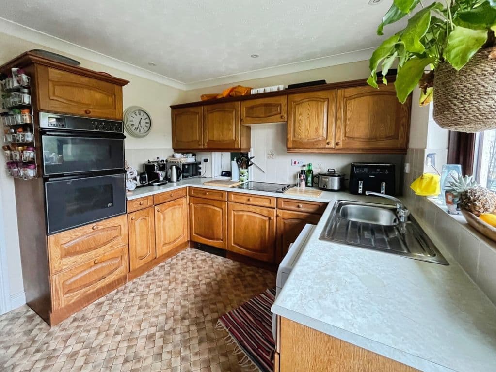 Bungalow In Village Location, Goldsithney TR20 - Image 2
