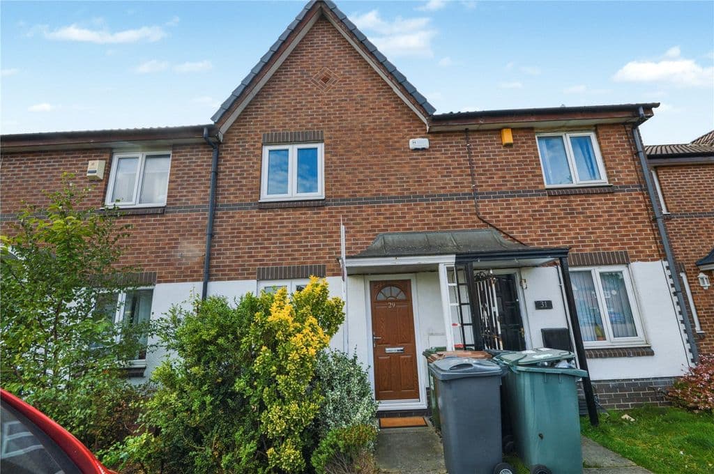 View property at Gardeners Court, Leeds, West Yorkshire LS10