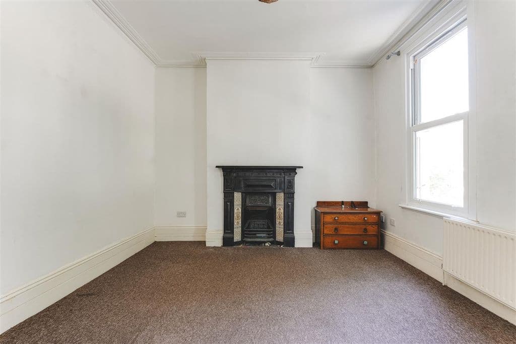 Median Road, Lower Clapton E5 - Image 2