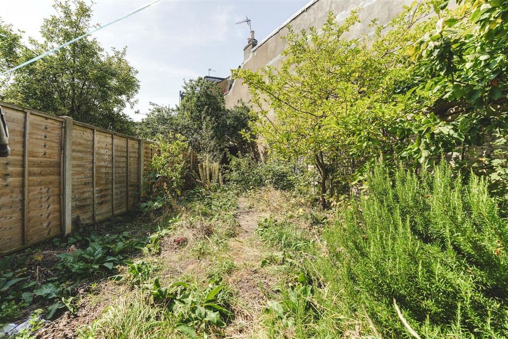 Median Road, Lower Clapton E5 - Image 3