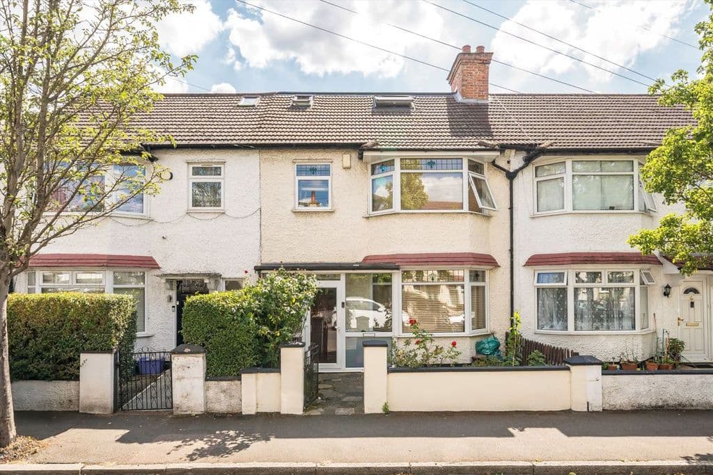 Gorringe Park Avenue, Tooting CR4 - Image 1