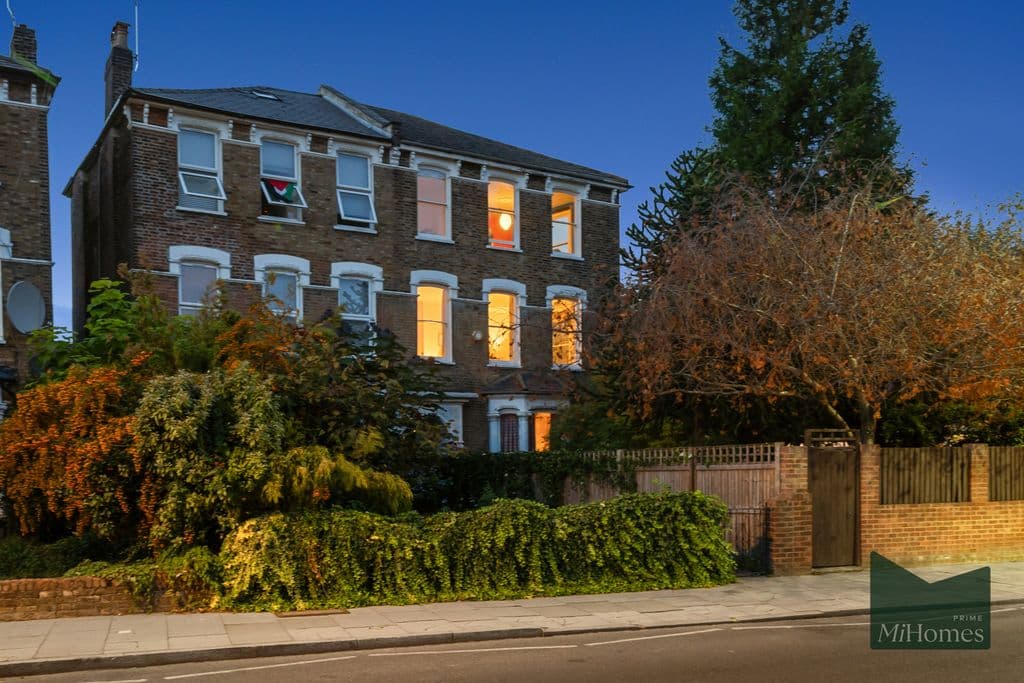 View property at Manor Road, London N16