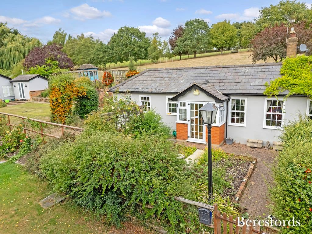 View property at Tomkyns Lane, Upminster RM14