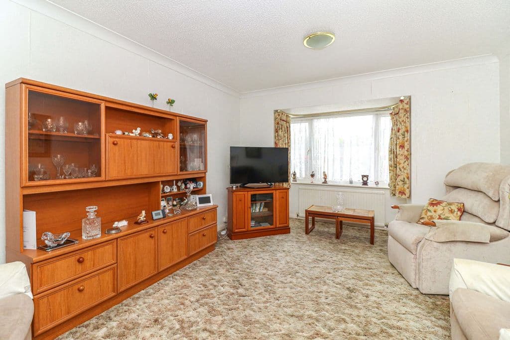 Manor Road, Tring HP23 - Image 2
