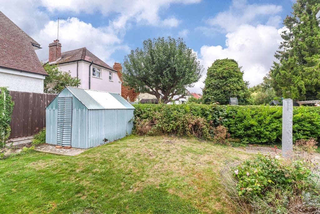 Manor Road, Tring HP23 - Image 3