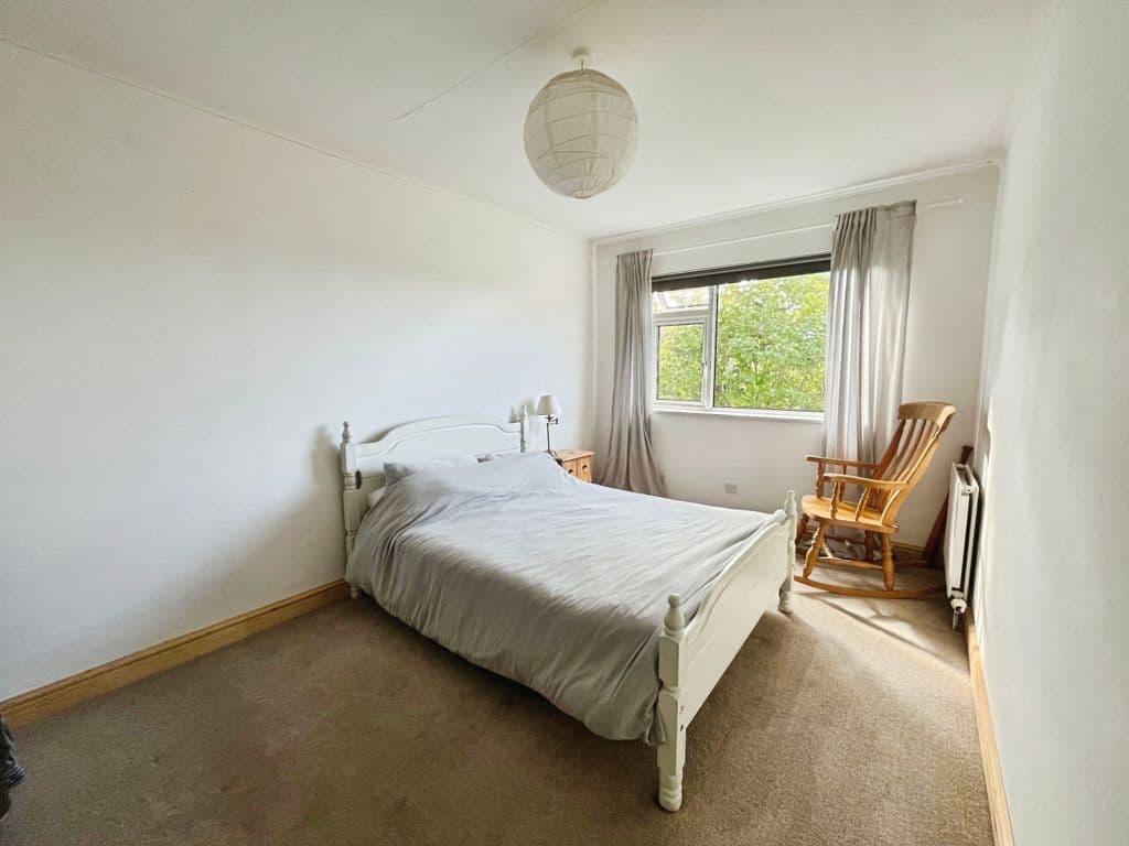 Detached Bungalow With Large Garden, Reawla TR27 - Image 10