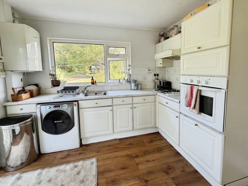 Detached Bungalow With Large Garden, Reawla TR27 - Image 4