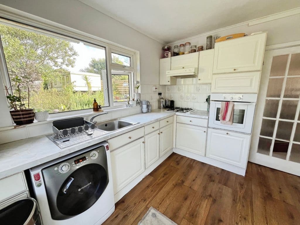 Detached Bungalow With Large Garden, Reawla TR27 - Image 5