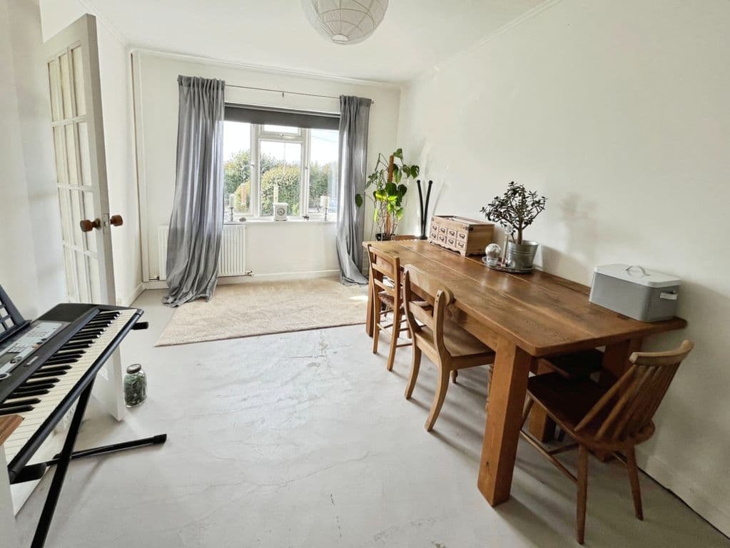 Detached Bungalow With Large Garden, Reawla TR27 - Image 6