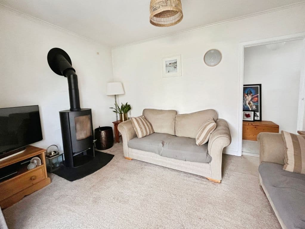 Detached Bungalow With Large Garden, Reawla TR27 - Image 8