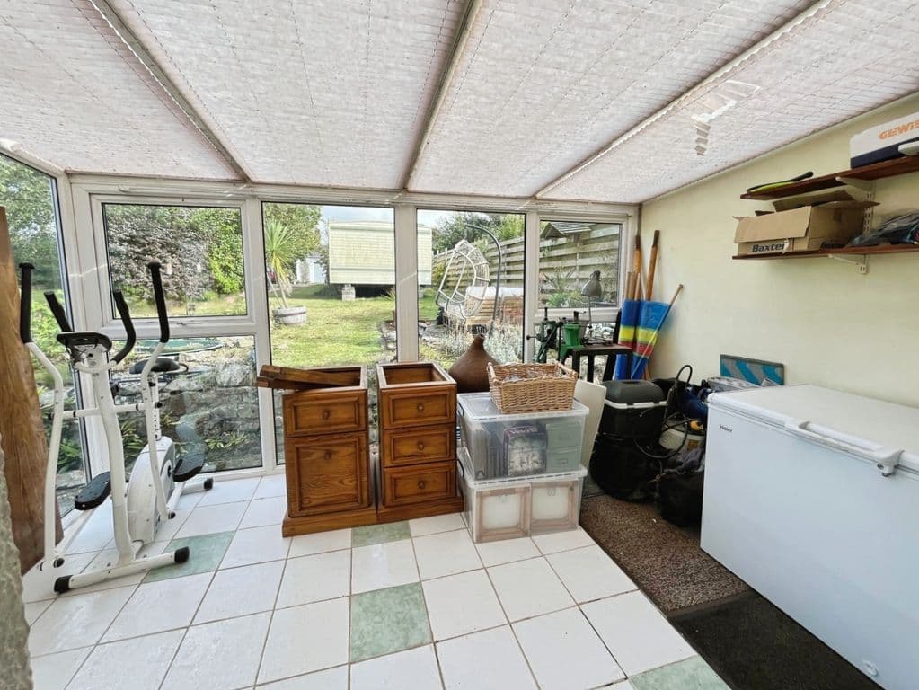 Detached Bungalow With Large Garden, Reawla TR27 - Image 9