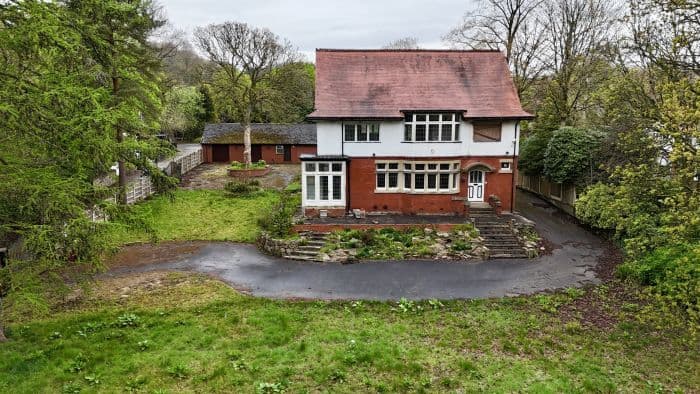 View property at Glenbarr, 454 Chorley New Road BL1