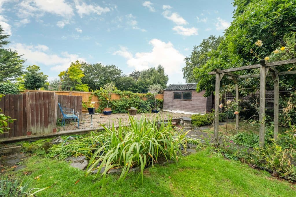 Brooklands Park, London SE3 - Image 11