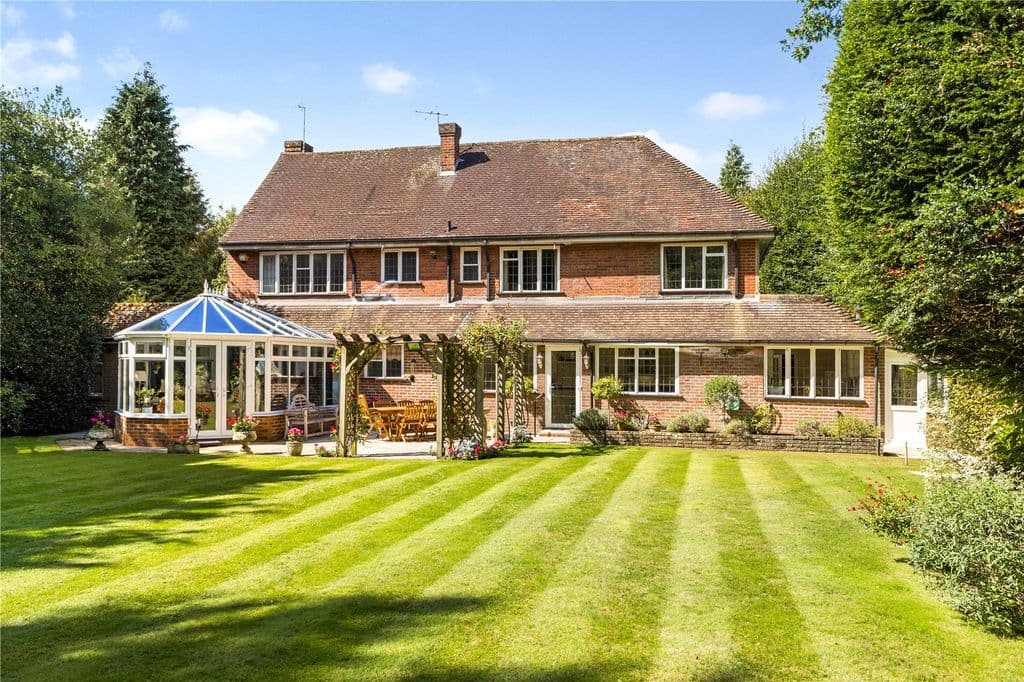 Park Close, Rickmansworth, Hertfordshire WD3 - Image 1