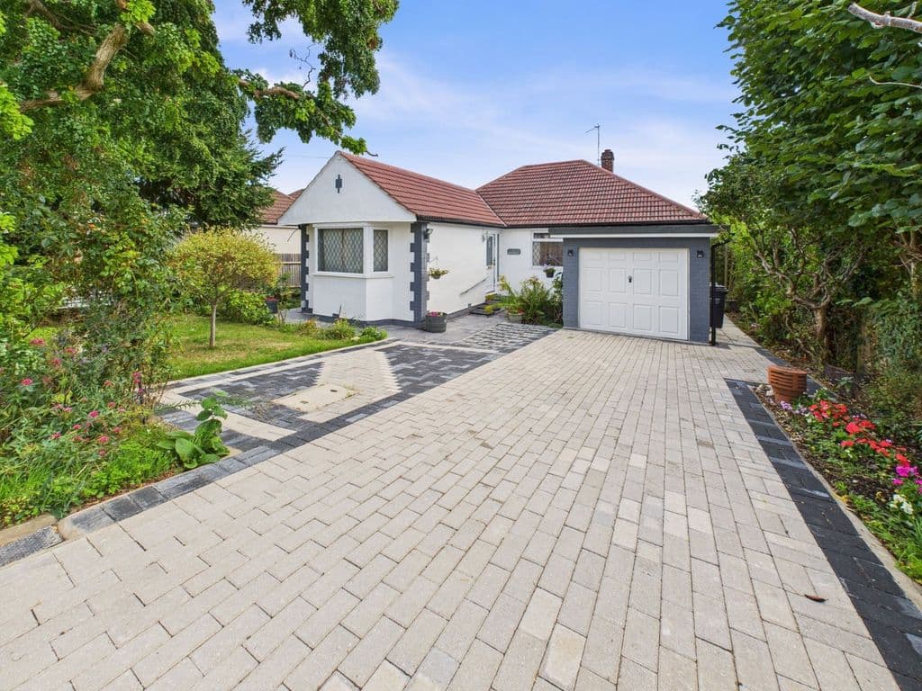 Sycamore Close, Chalfont St. Giles, Buckinghamshire HP8 - Image 1