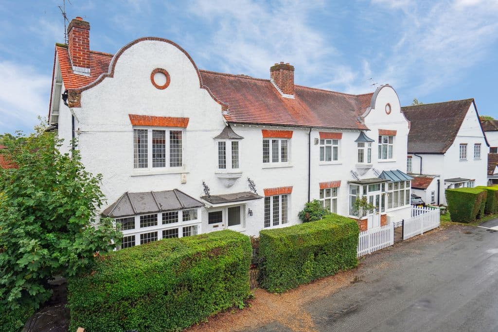 The Queensway, Chalfont St. Peter, Gerrards Cross, Buckinghamshire SL9 - Image 1
