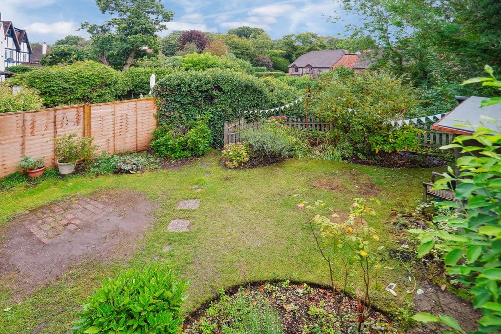 The Queensway, Chalfont St. Peter, Gerrards Cross, Buckinghamshire SL9 - Image 2