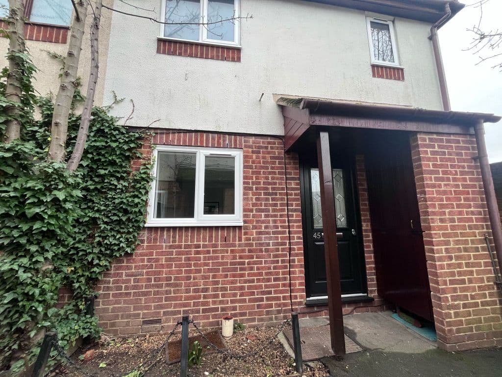 Holden Close, Dagenham RM8 - Image 3