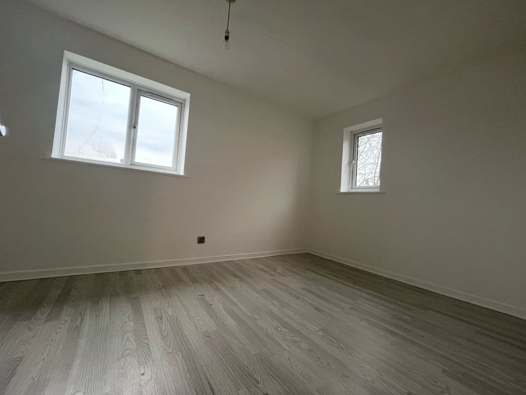 Holden Close, Dagenham RM8 - Image 5
