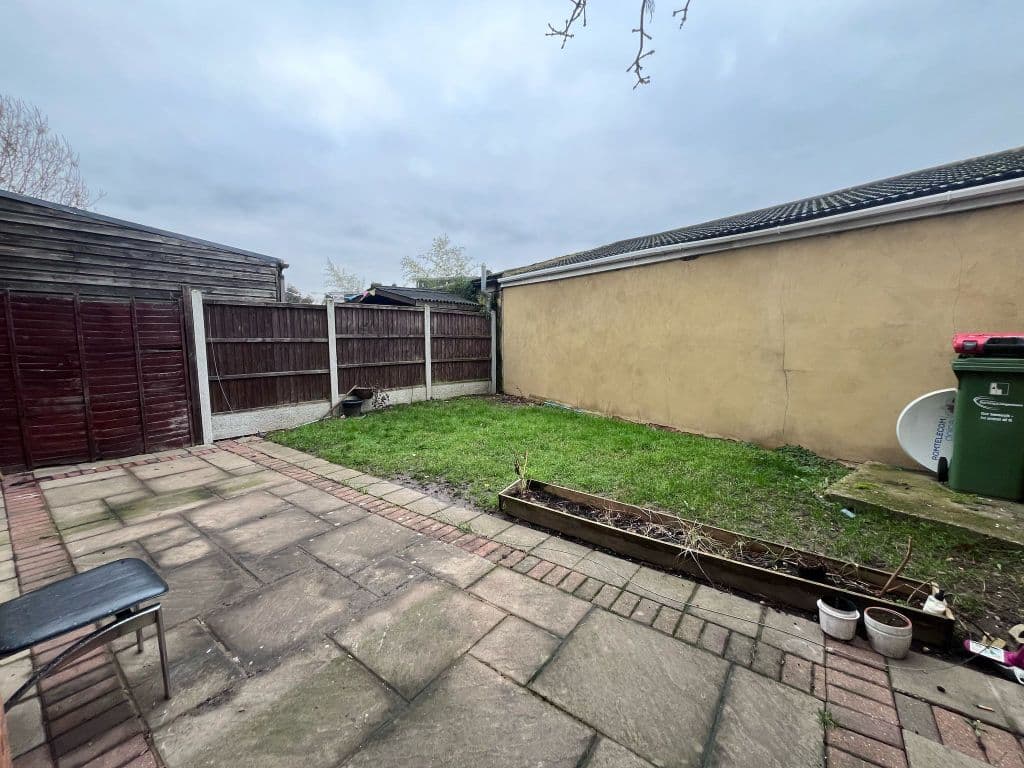 Holden Close, Dagenham RM8 - Image 7