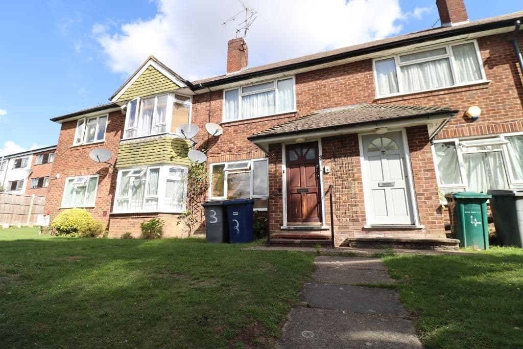 Sterling Avenue, Edgware, Middlesex HA8 - Image 1